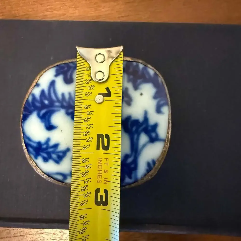 Unbranded kidney shaped